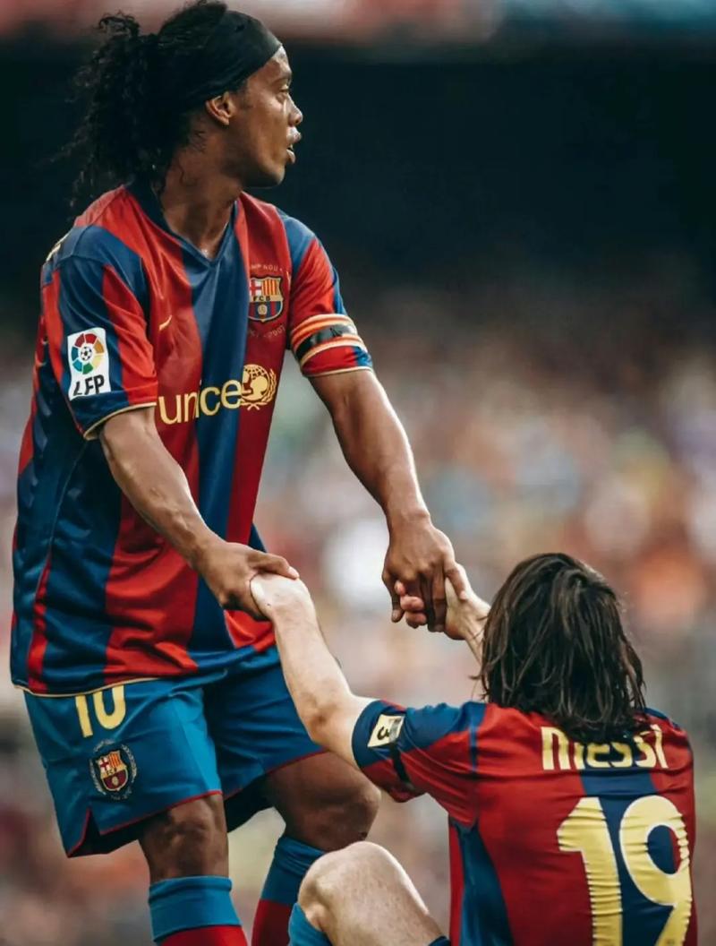 快船展示最新训练照片！三大新援提前磨合，14人大名单勇争冠军