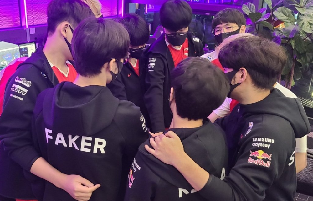 持他们在场 持他们在场